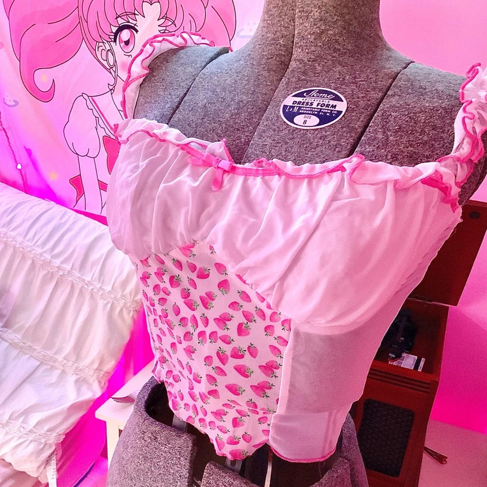 🌸🍓 Y2K Milkmaid Strawberry Top 🌸🍓